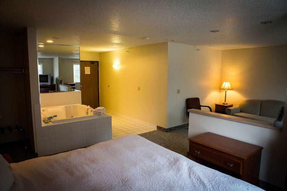 Regency Inn & Suites Anoka Buitenkant foto