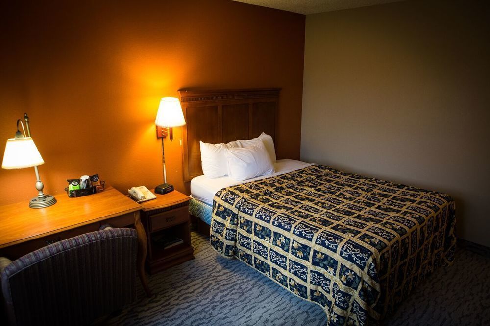 Regency Inn & Suites Anoka Buitenkant foto
